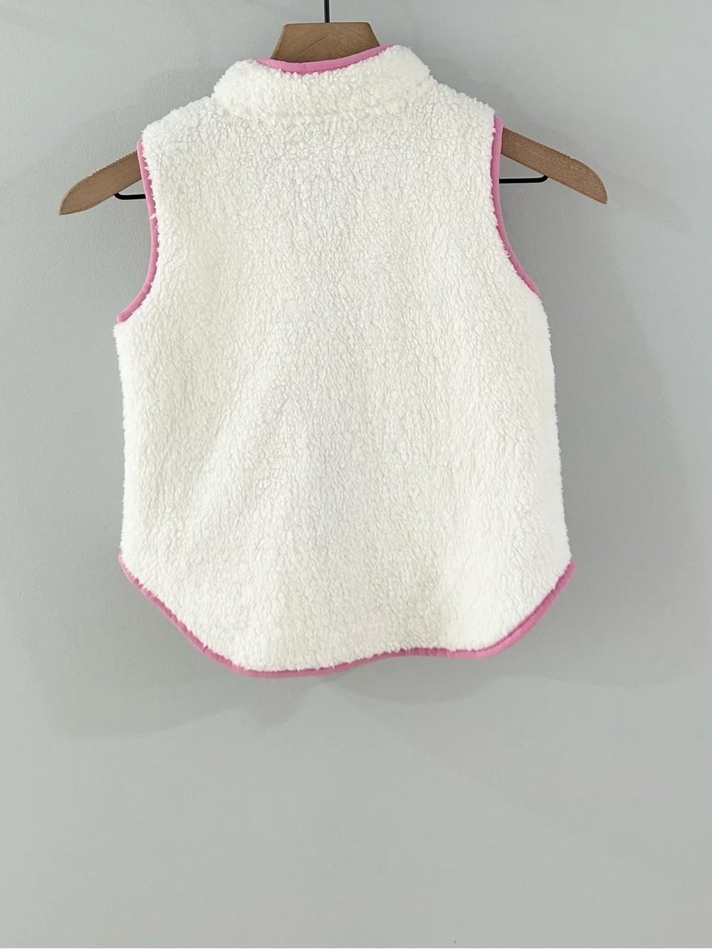 Nike Girl’s Sherpa Fleece Vest // White & Pink // Medium (5-6 Years)